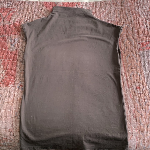 Mock neck sleeveless top - Picture 4 of 4